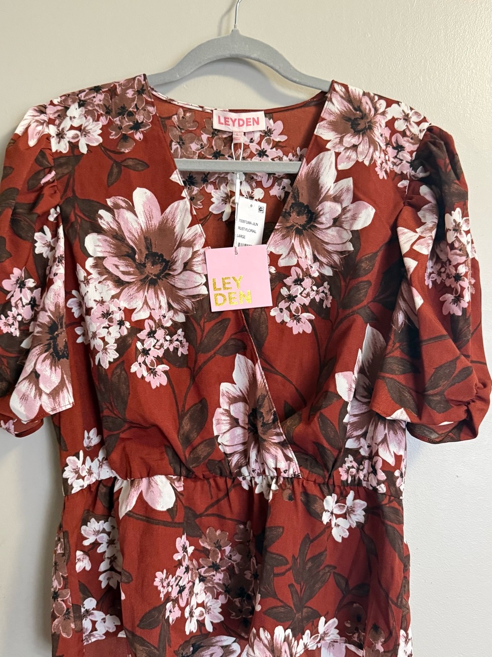 Leyden Rust Floral V-Neck Puff-Sleeve blouse